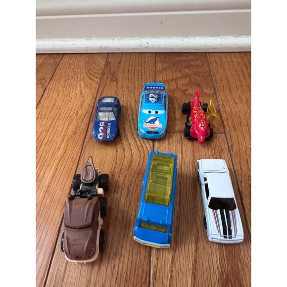 Lot of 26 Toy Cars Hot Wheels Matchbox and More Diecast Vehicles - Picture 8 of 11